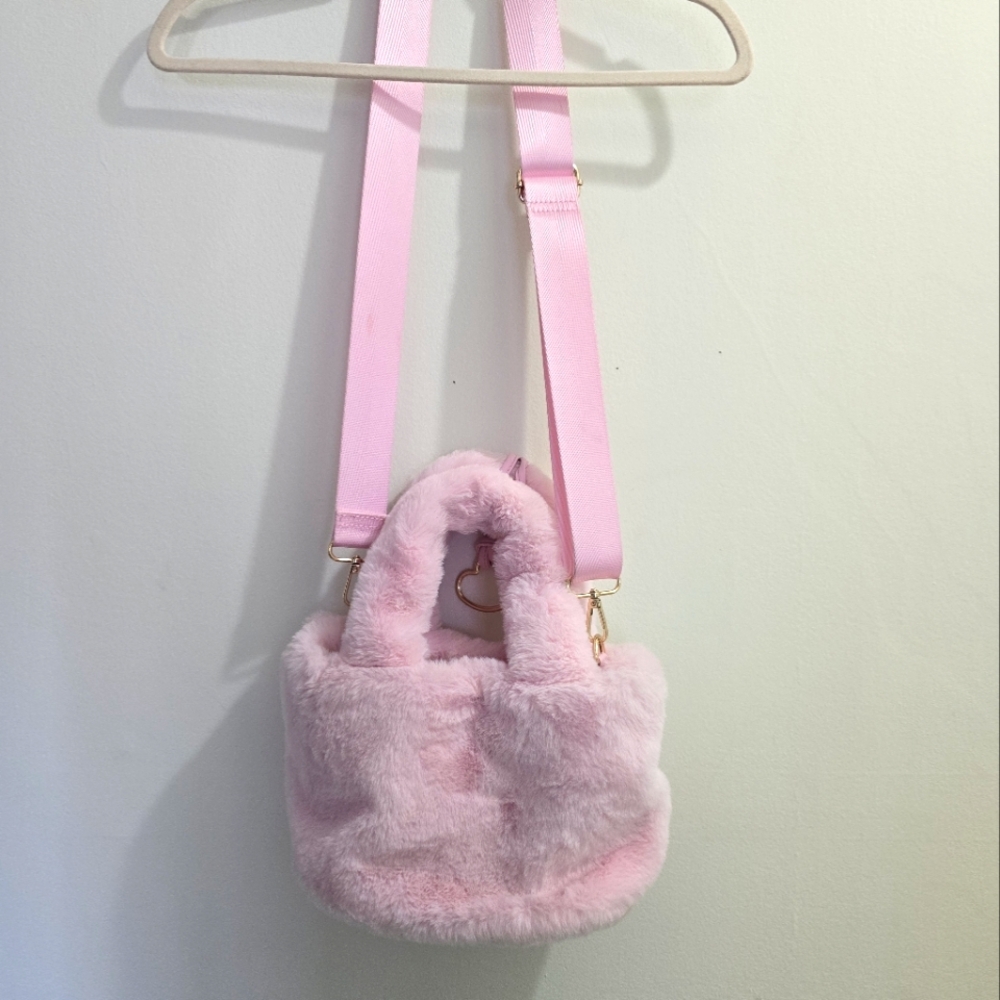 ☆ Icing Pink and Gold Shoulder Bag with Plush Texture and Rounded Shape - Picture 12 of 15